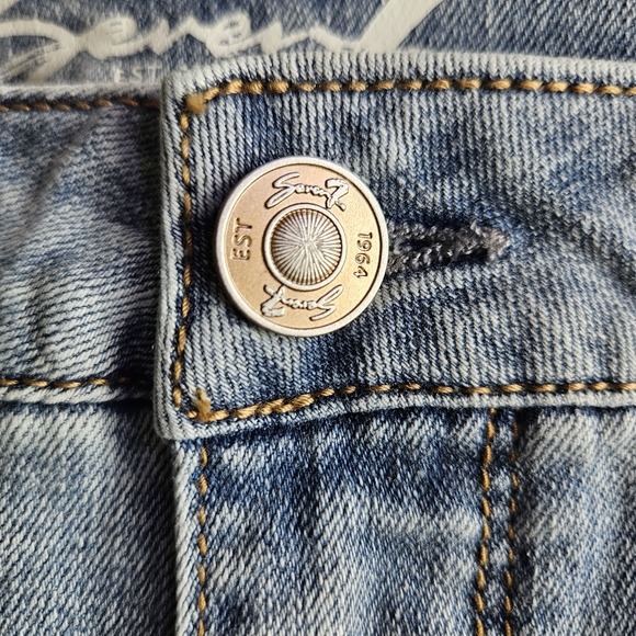 NWT!!! Seven7 Weekend Short Denim Women's Shorts Size 12 / 5" Inseam - Picture 2 of 7